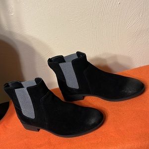 Vionic Chelsea Water Repellent Suede Boots Alana Black Size 8